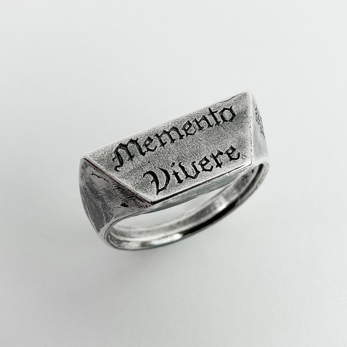Memento Vivere - Signet Ring