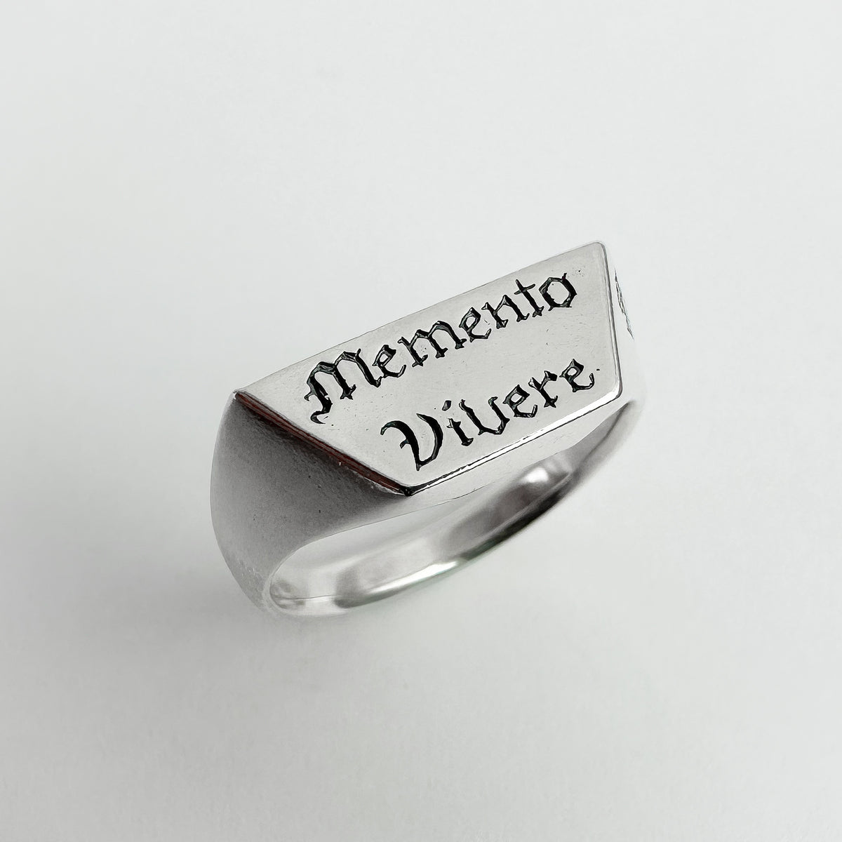 Memento Vivere - Signet Ring